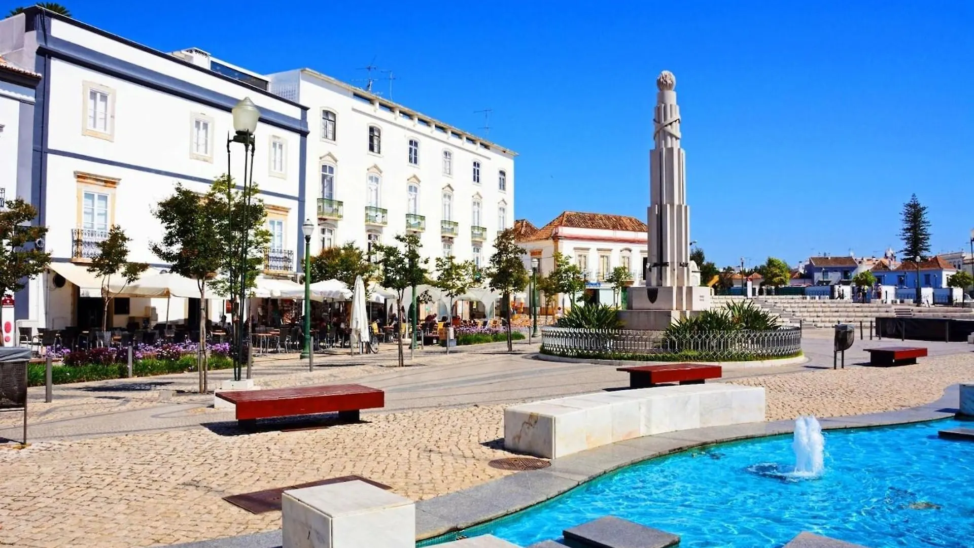 Stylish Townhouse In Tavira Centre, Shared Pool Villa
