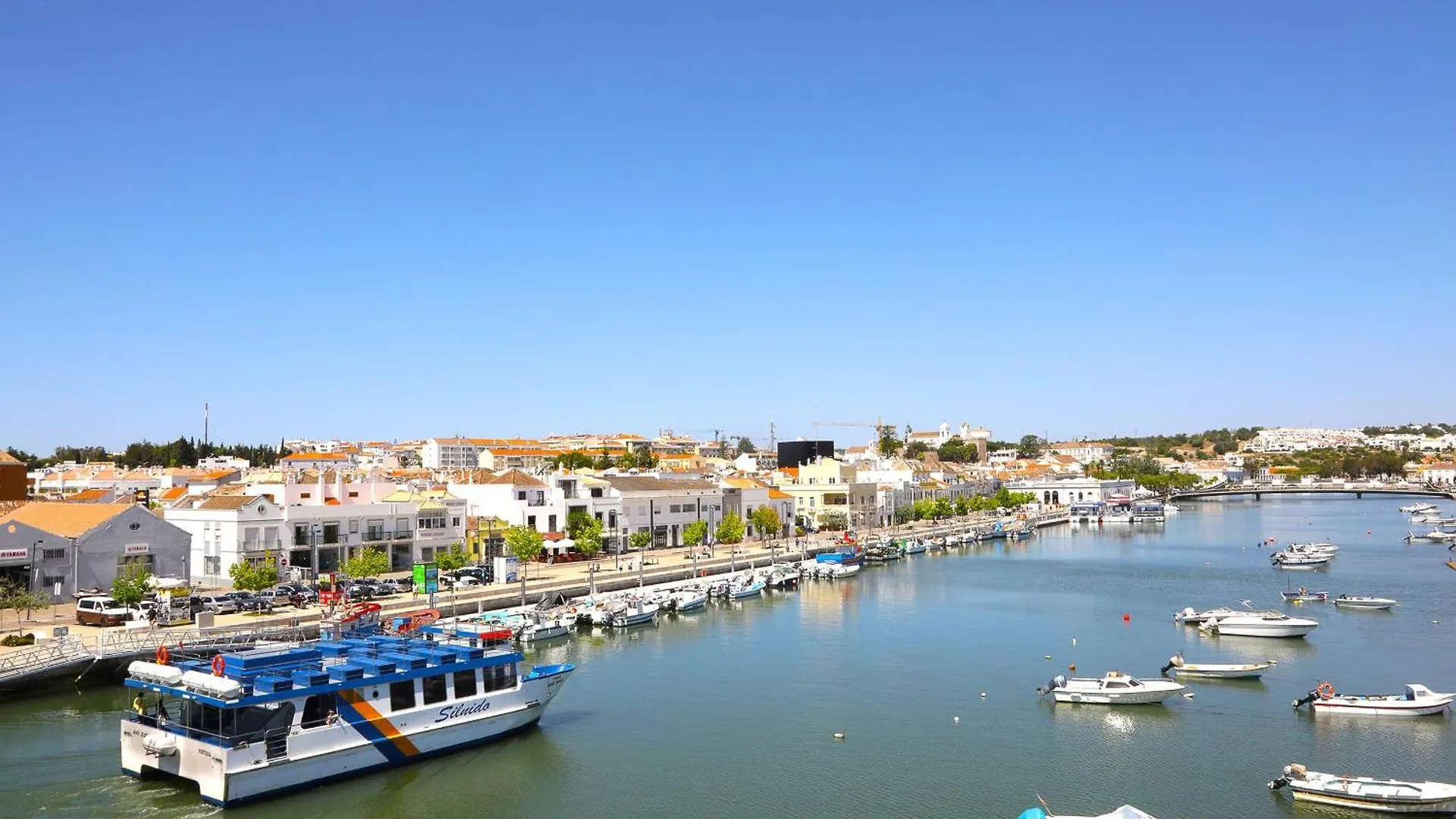 Stylish Townhouse In Tavira Centre, Shared Pool Villa 0*,