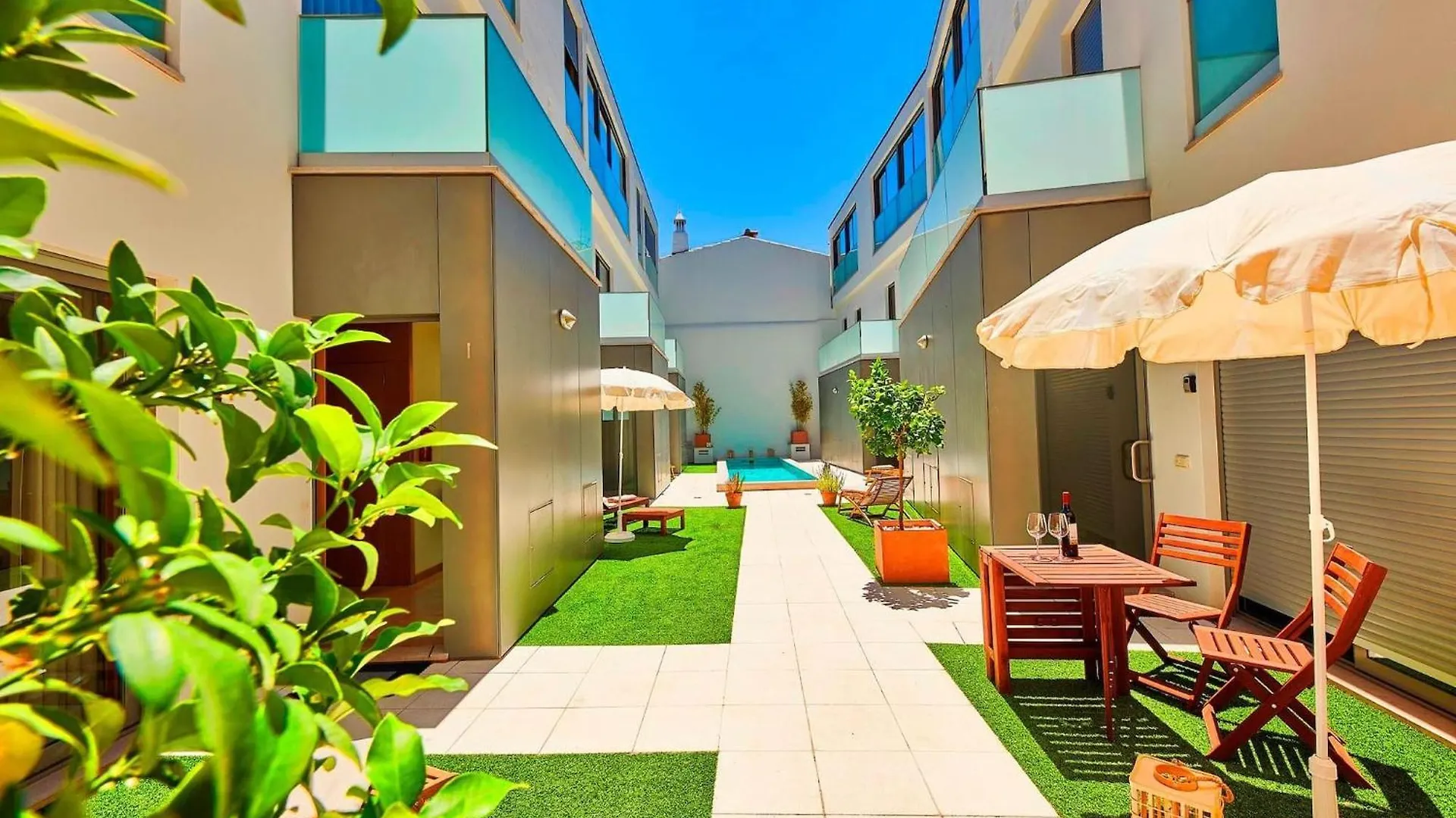 Stylish Townhouse In Tavira Centre, Shared Pool Villa