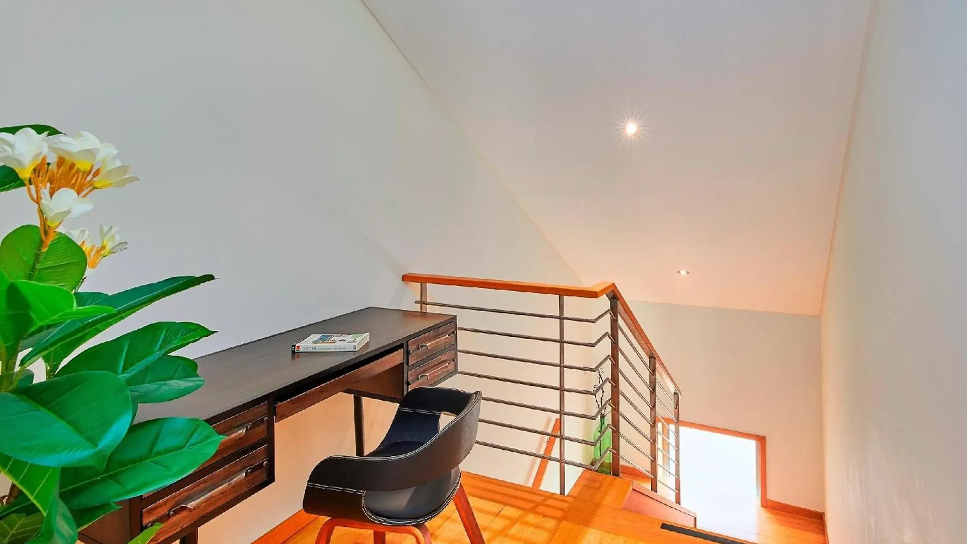 Stylish Townhouse In Tavira Centre, Shared Pool Villa