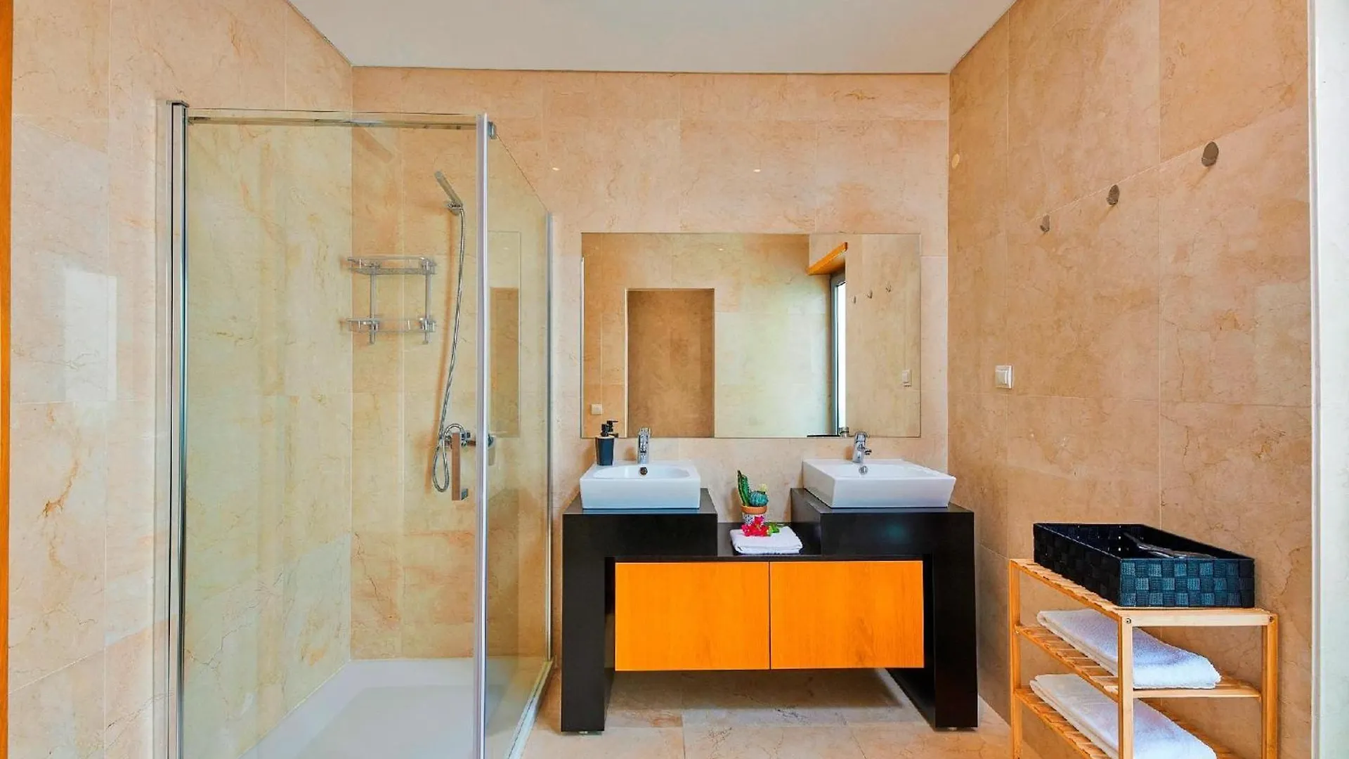 Stylish Townhouse In Tavira Centre, Shared Pool Villa