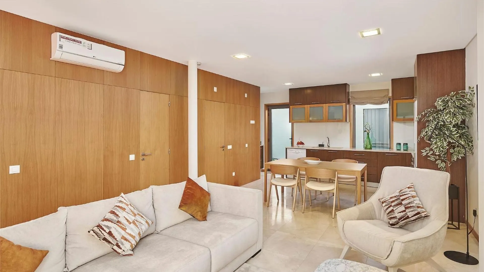 Stylish Townhouse In Tavira Centre, Shared Pool Villa Portugal