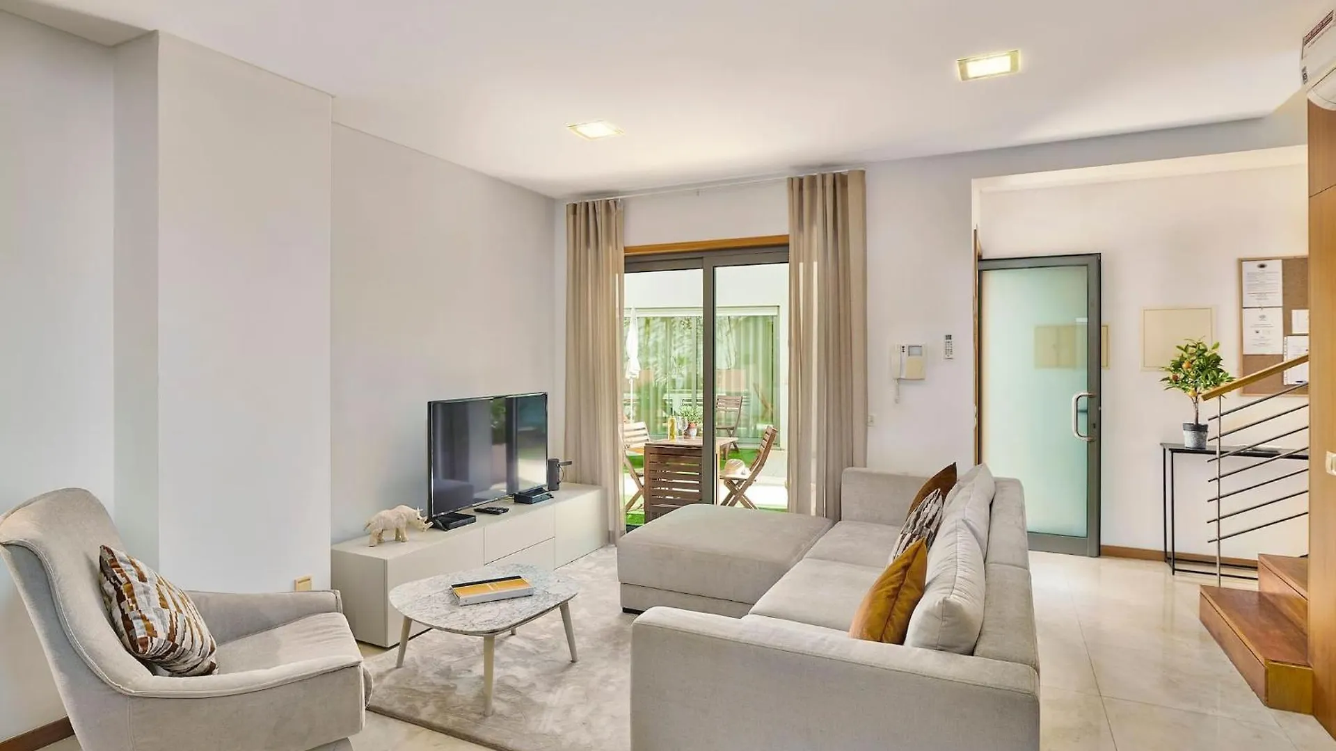 Stylish Townhouse In Tavira Centre, Shared Pool Villa Holiday home