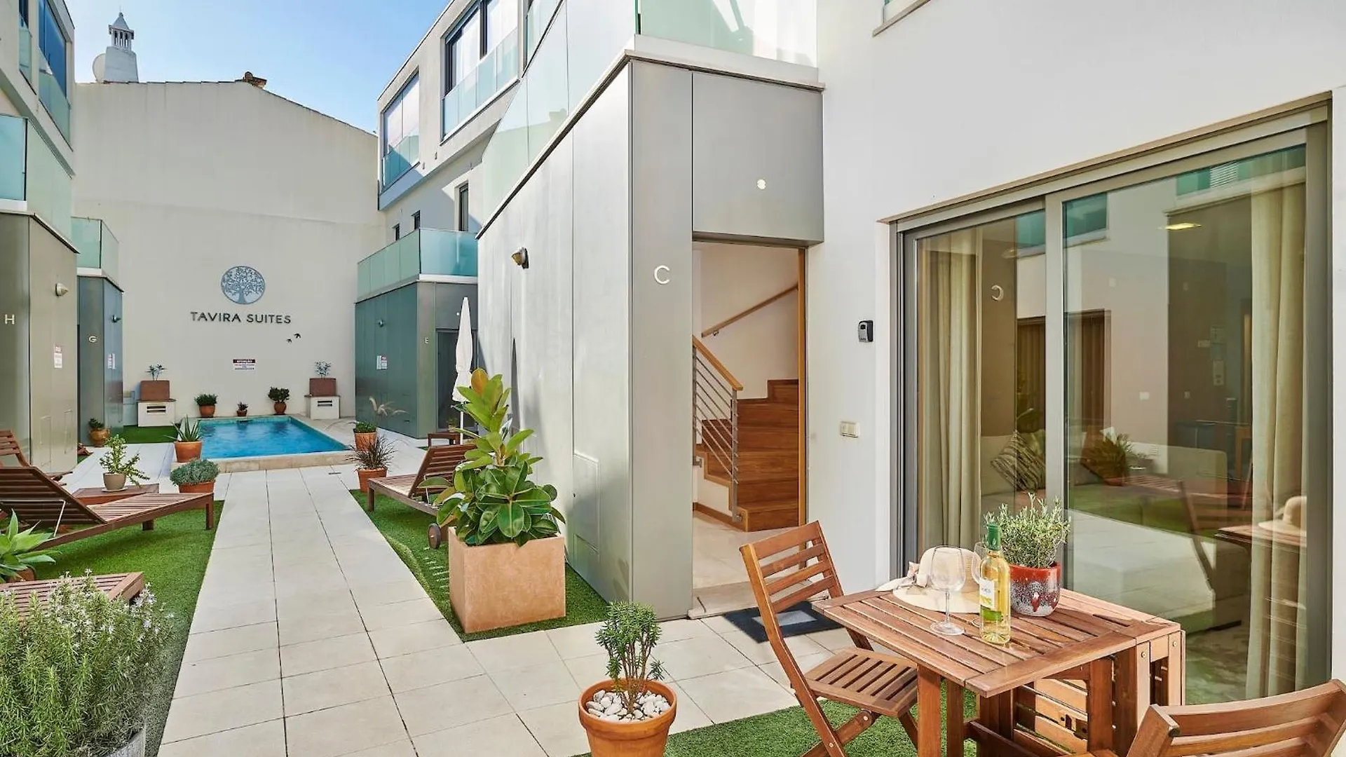Stylish Townhouse In Tavira Centre, Shared Pool Villa